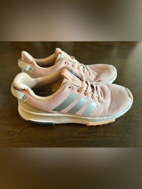 Adidas Girls Light Pink Athletic Running Sneakers with Silver Stripes Sz 4